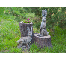 Садовая фигура зайцы на пне (цветник)