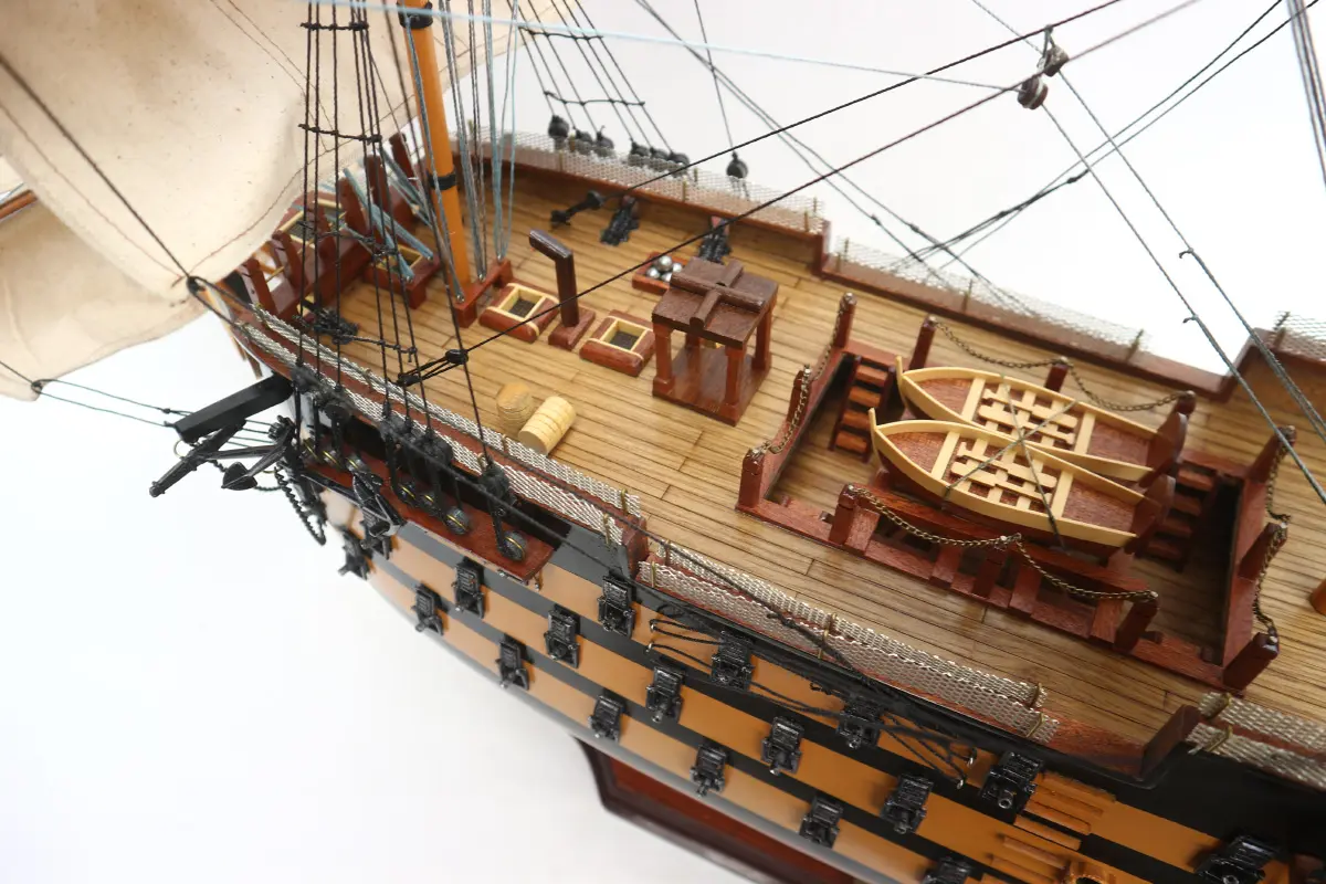 Сборка корабля из пластика. Модель корабля Victory 1765. Модель корабля HMS Victory. Модель корабля HMS Victory 29x24. Деревянная модель корабля HMS Victory.