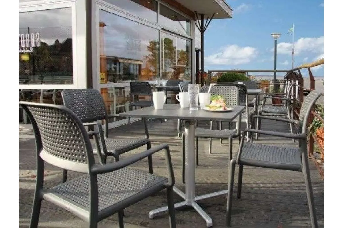 Уличная мебель для кафе. Bora Bistrot с подлокотниками. Стол для уличного кафе. Мебель для летный кафе.