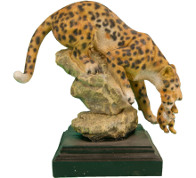 Сувениры леопард с котенком