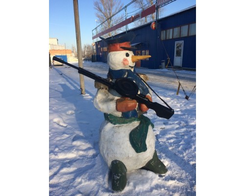 получить Декоративная фигура снеговик с пулеметом 80х150см